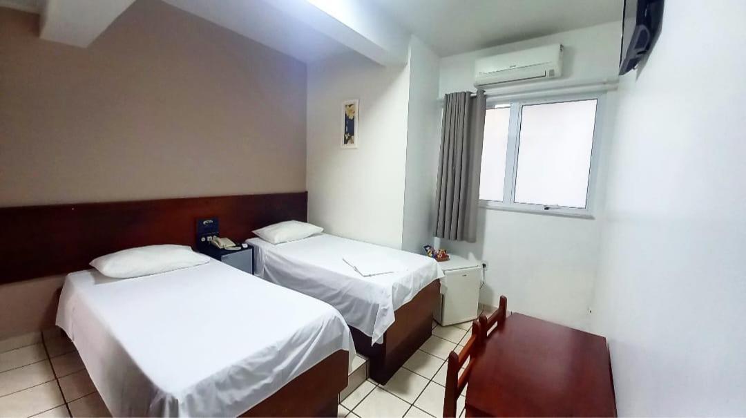 Alpha Ville Hotel Assis Esterno foto