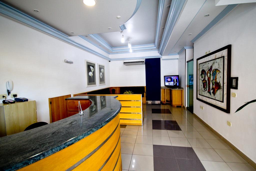Alpha Ville Hotel Assis Esterno foto
