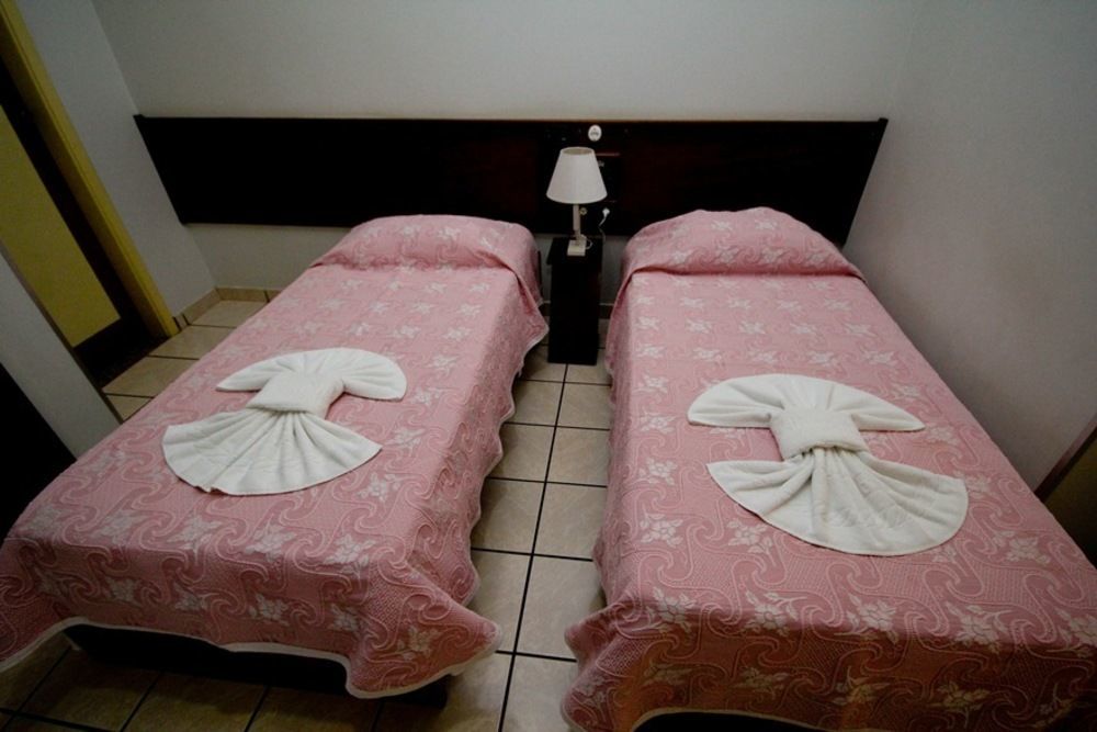 Alpha Ville Hotel Assis Esterno foto