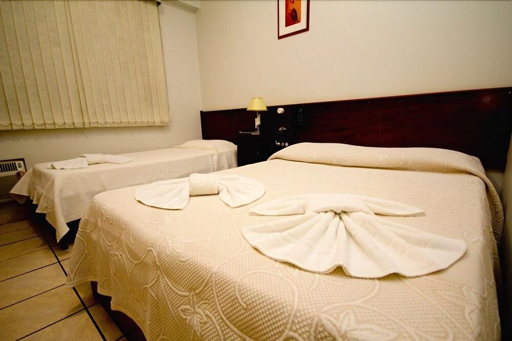 Alpha Ville Hotel Assis Esterno foto